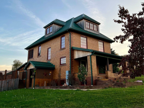 home for sale 2 bed two and a half bath with detached garage and barn in beaver falls pa